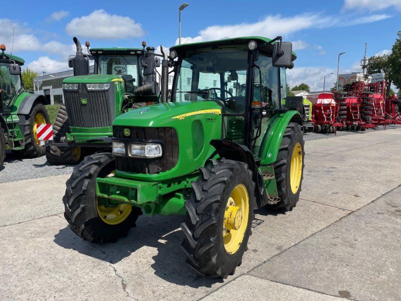 John Deere 5820
