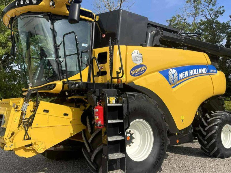 New Holland CR9.80 DK flotteste NH tærsker m. 30 fods Varifeed