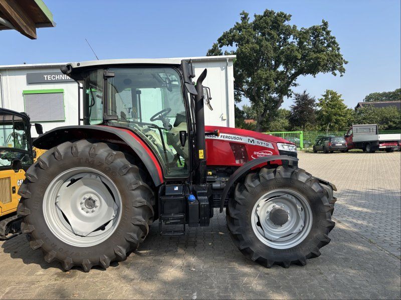 Massey Ferguson 5712M 4WD Cab Essential
