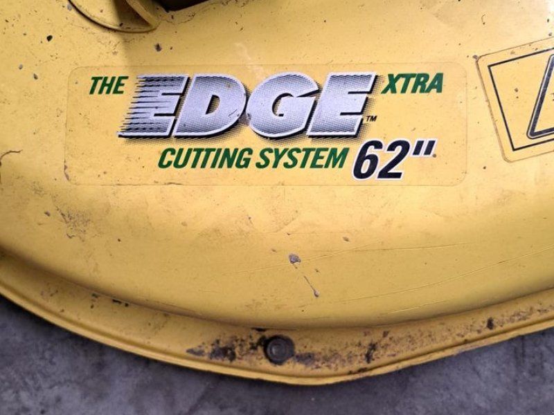 John Deere X748