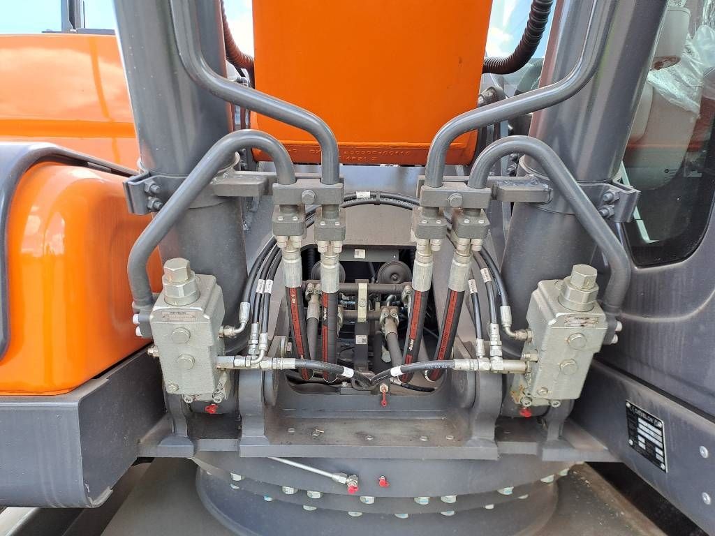 Develon DX225LC-7M