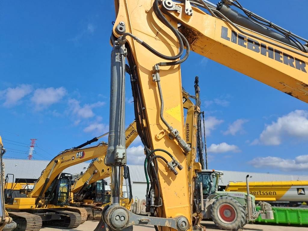 Liebherr R 922 LC