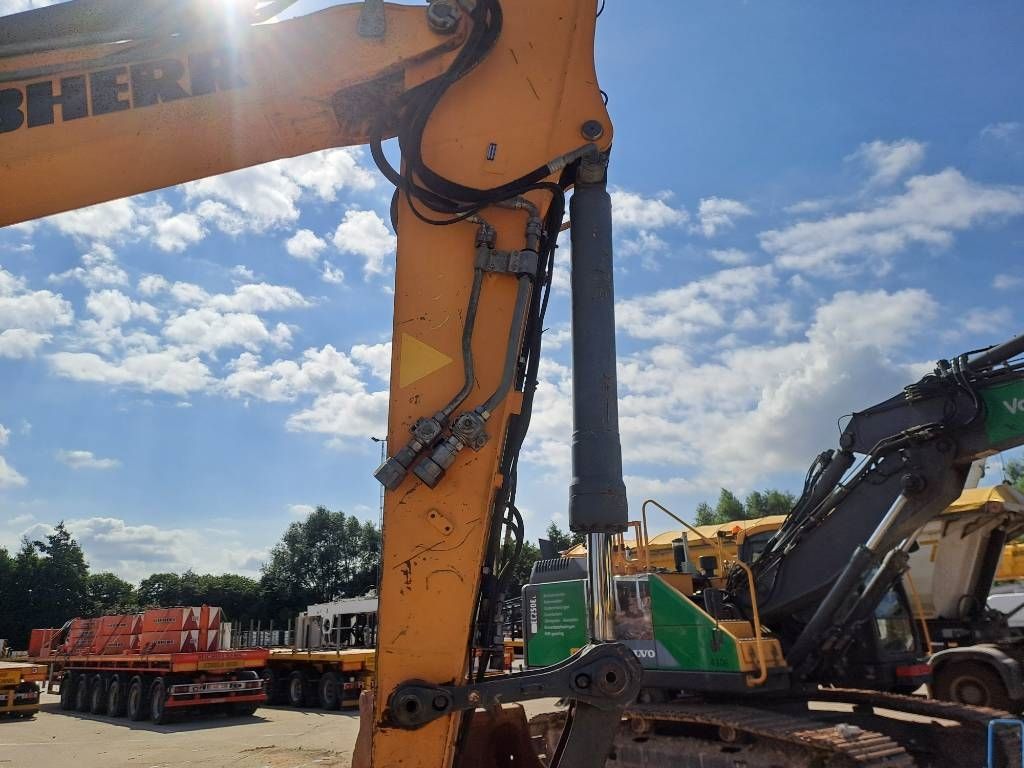 Liebherr R 922 LC