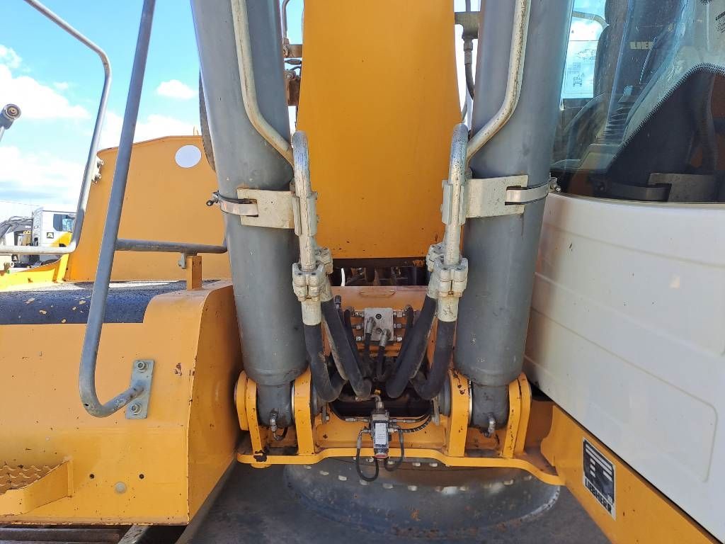 Liebherr R 922 LC