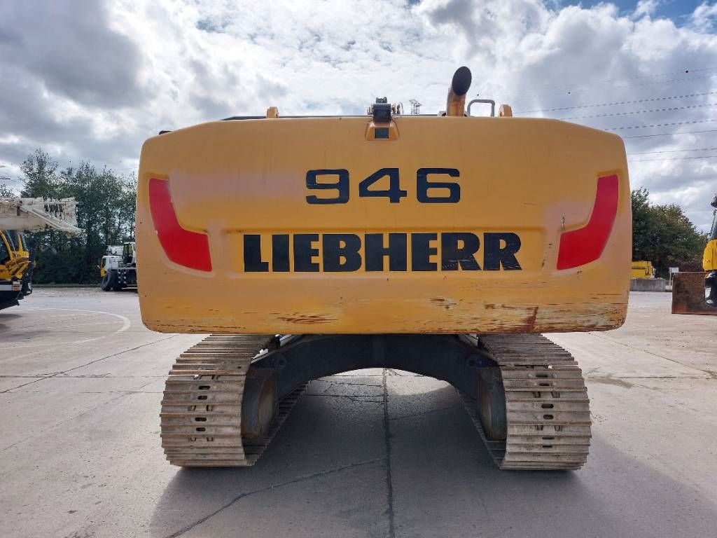 Liebherr R946 LC (Lifting Cab)