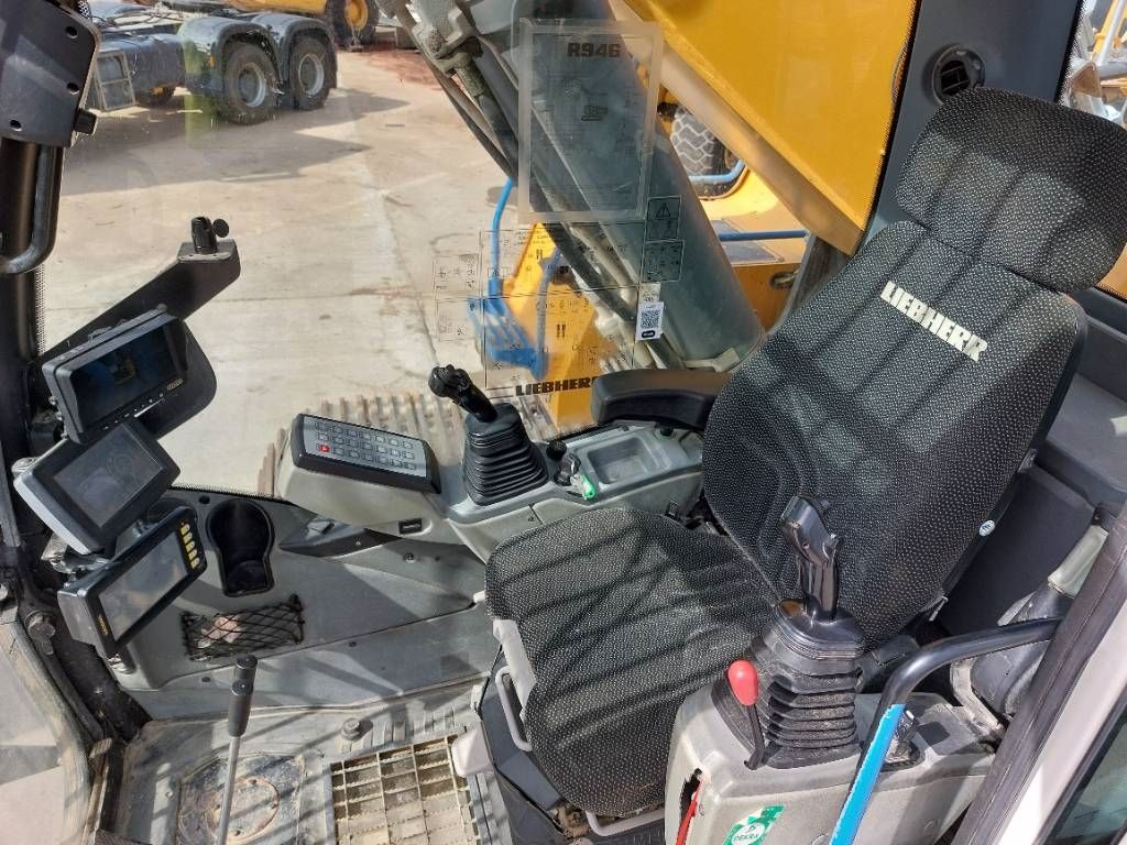 Liebherr R946 LC (Lifting Cab)