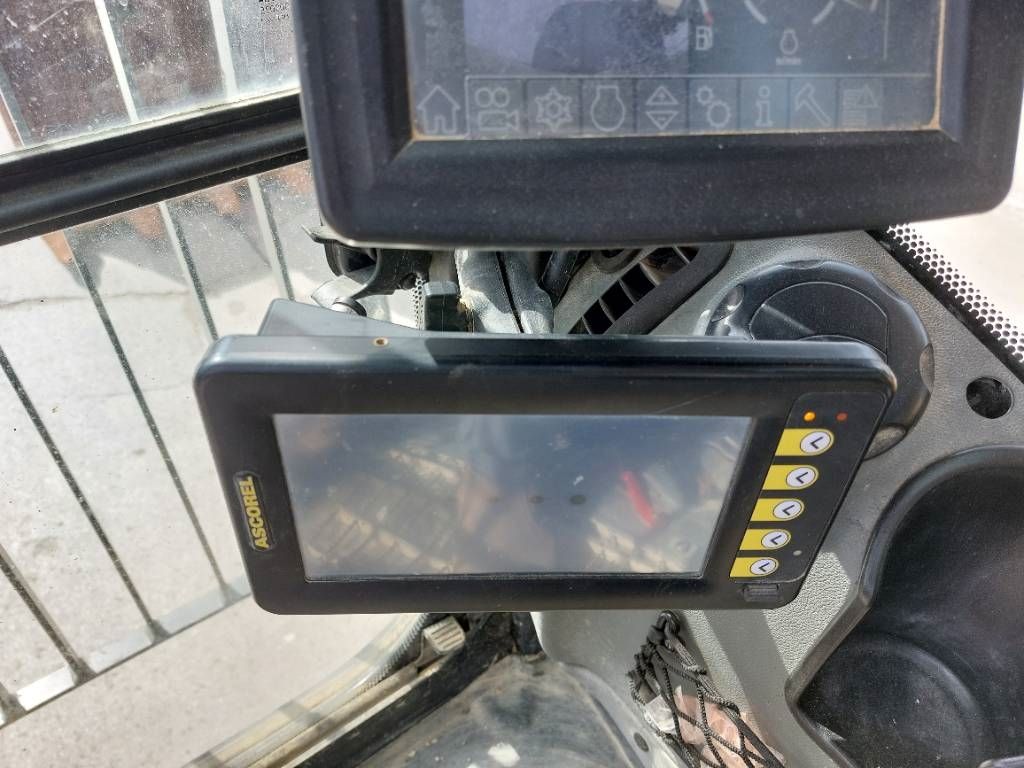 Liebherr R946 LC (Lifting Cab)
