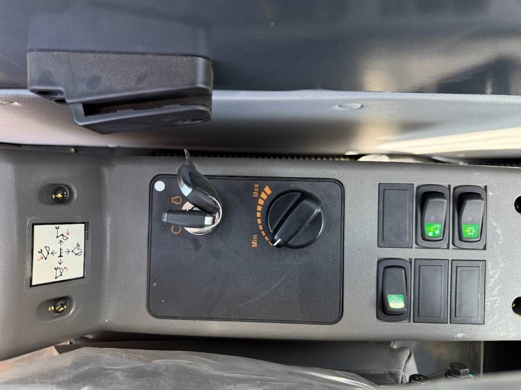 Hyundai R210 *2025 Model* - New / Unused / Hammer Lines