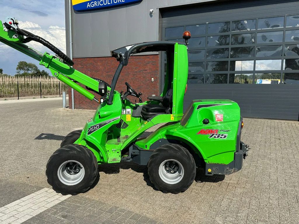 Avant 735
