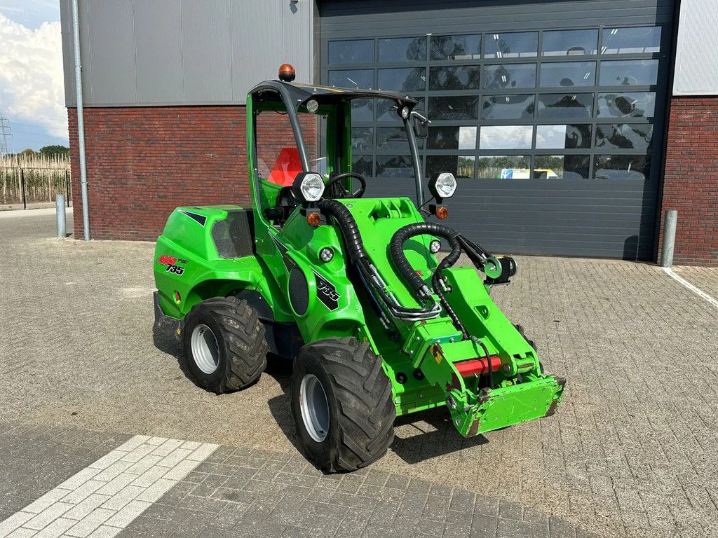 Avant 735