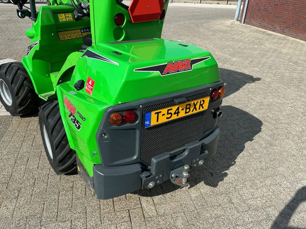 Avant 735