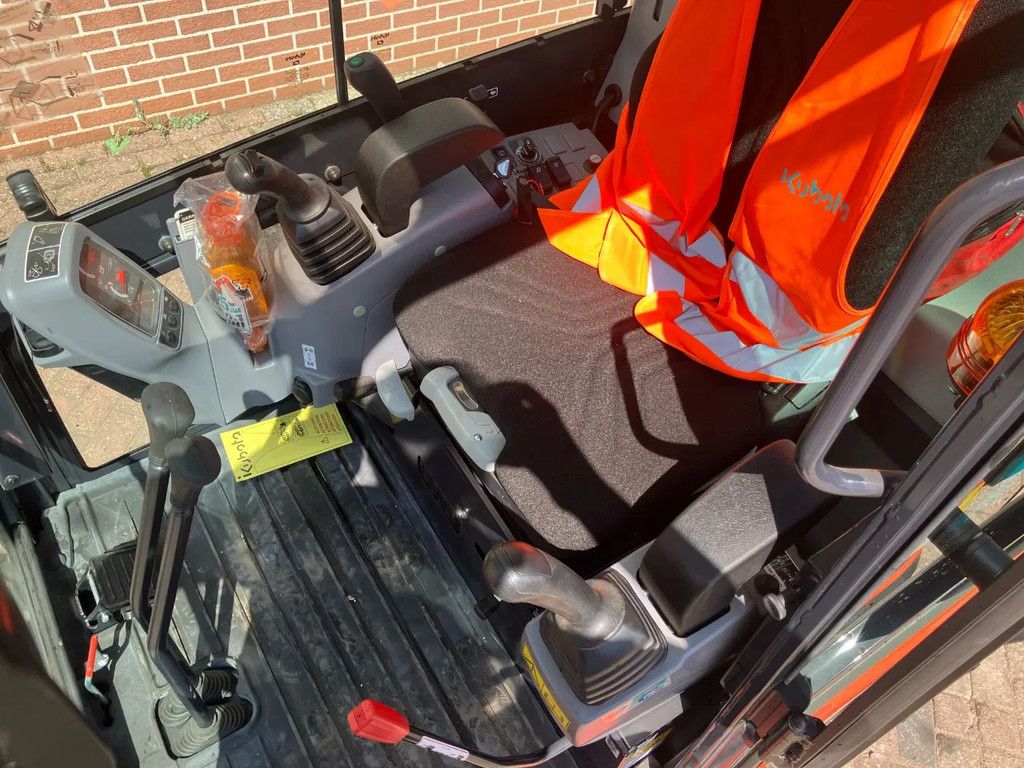Kubota KX019 4