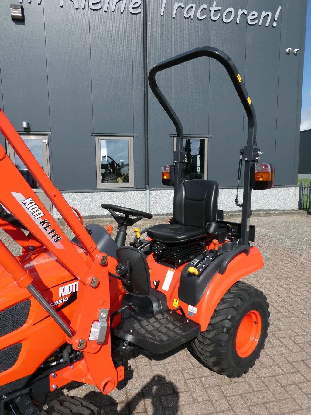 Kioti CS2510 4wd HST / 0001 Draaiuren / Voorlader