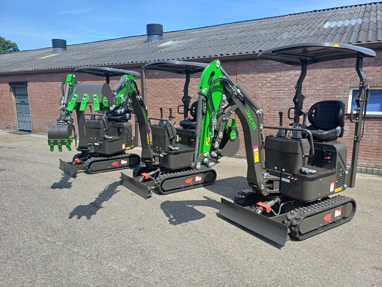 Nieuwe minigraver WCM CTX8010 uit voorraad leverbaar