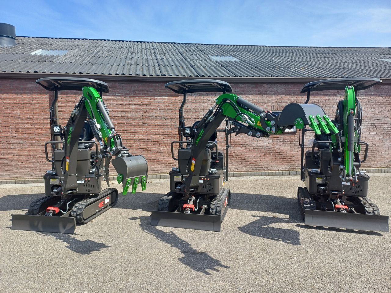 Nieuwe minigraver WCM CTX8010 uit voorraad leverbaar