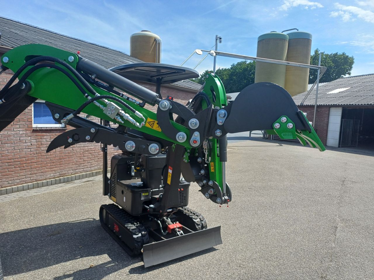 Nieuwe minigraver WCM CTX8010 uit voorraad leverbaar