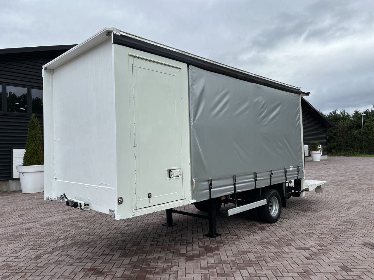 Be oplegger 7.5 ton schuifzeilen en 1500 kg laadklep