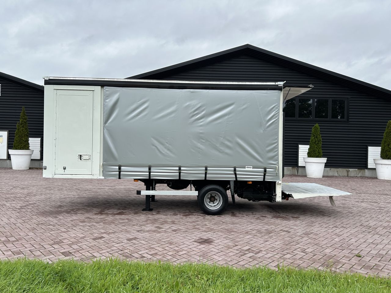 Be oplegger 7.5 ton schuifzeilen en 1500 kg laadklep