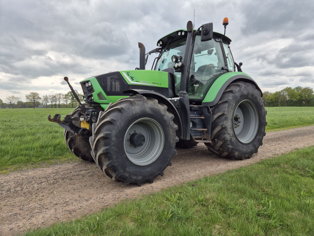 Deutz Fahr 6180 TTV met fronthef en PTO