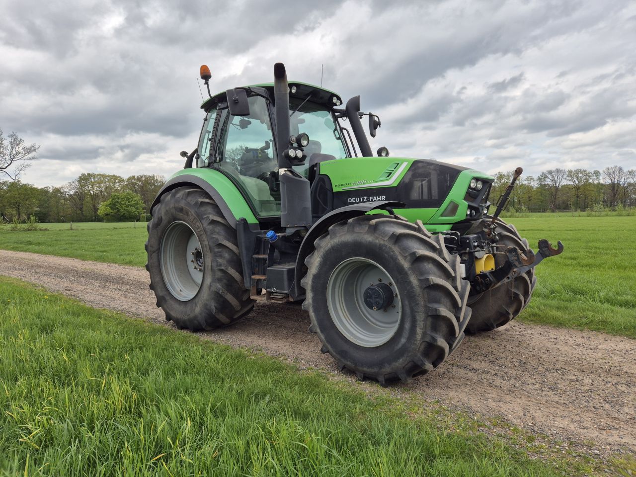 Deutz Fahr 6180 TTV met fronthef en PTO
