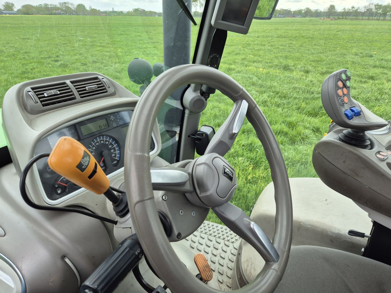 Deutz Fahr 6180 TTV met fronthef en PTO