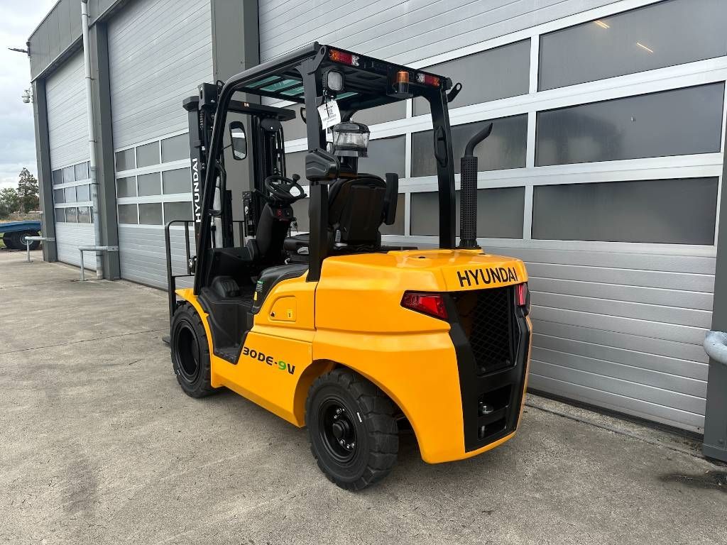 Hyundai 30DE-9V diesel heftruck 3000kg vorkheftruck 3-deli