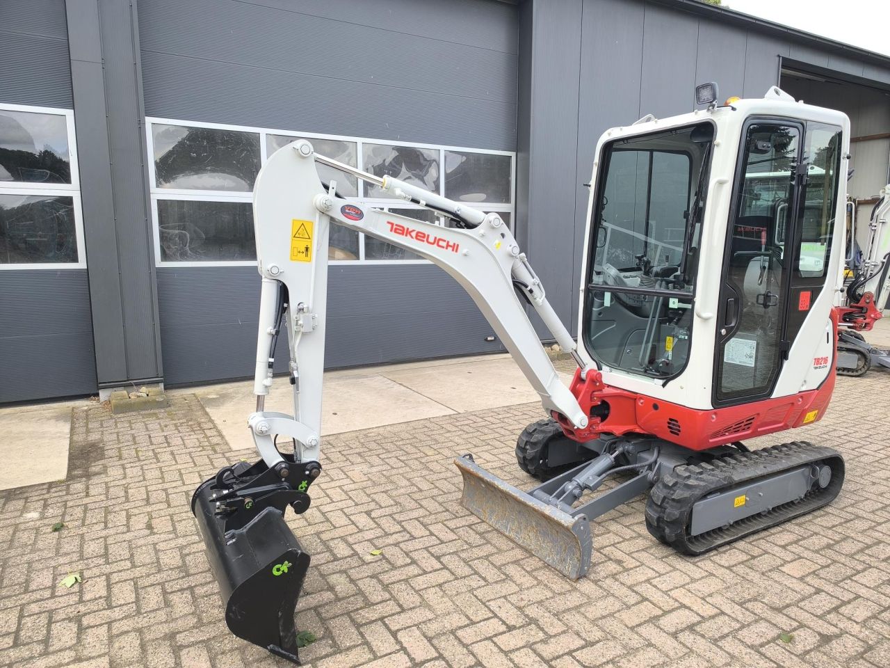 TAKEUCHI TB216