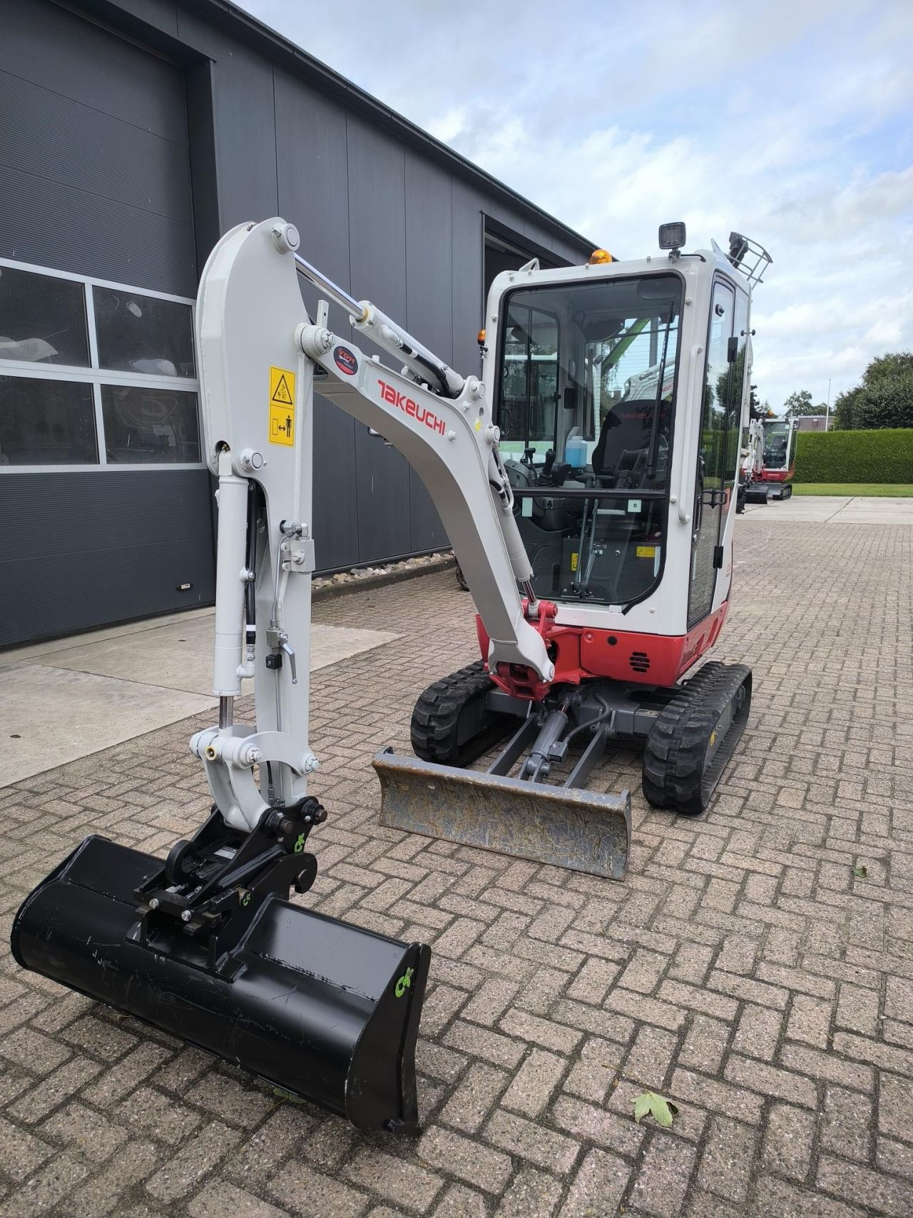 TAKEUCHI TB216