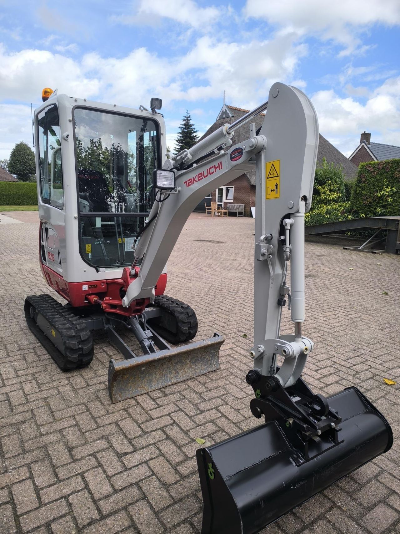 TAKEUCHI TB216