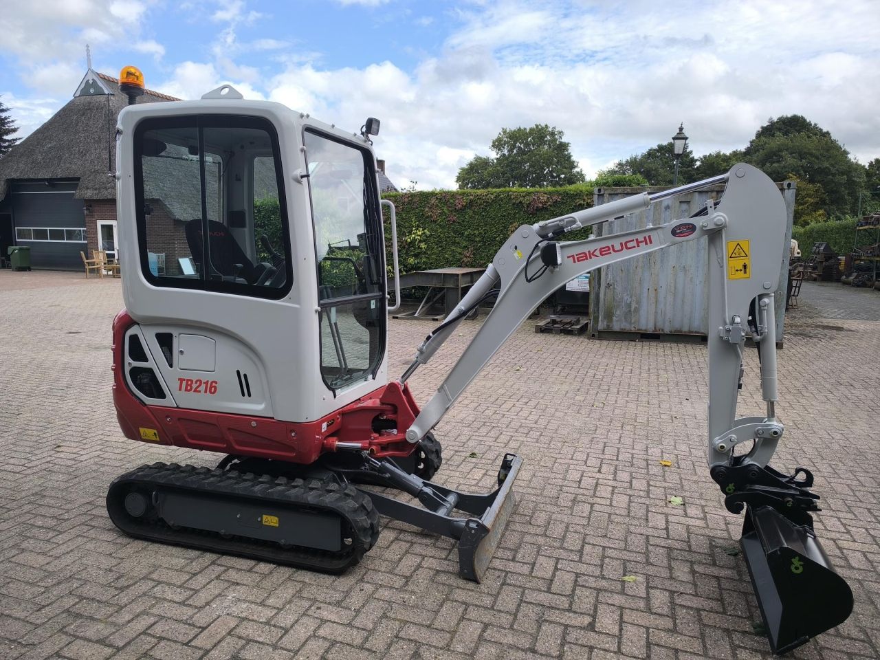 TAKEUCHI TB216