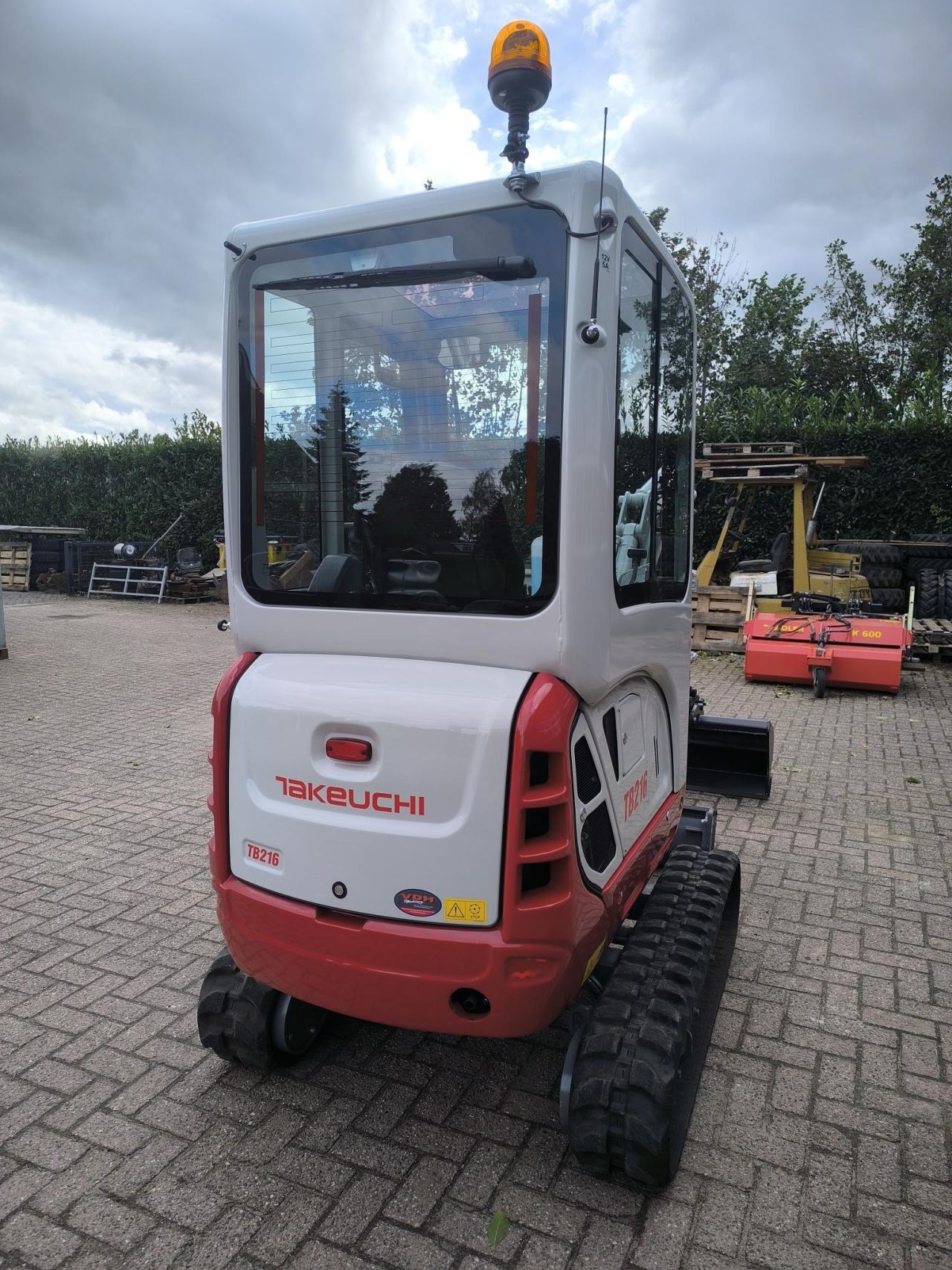 TAKEUCHI TB216