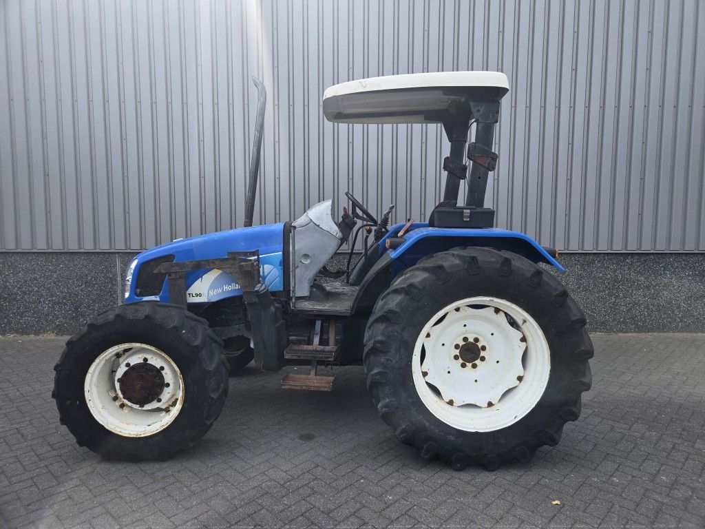 New Holland TL90A 4WD with Loader