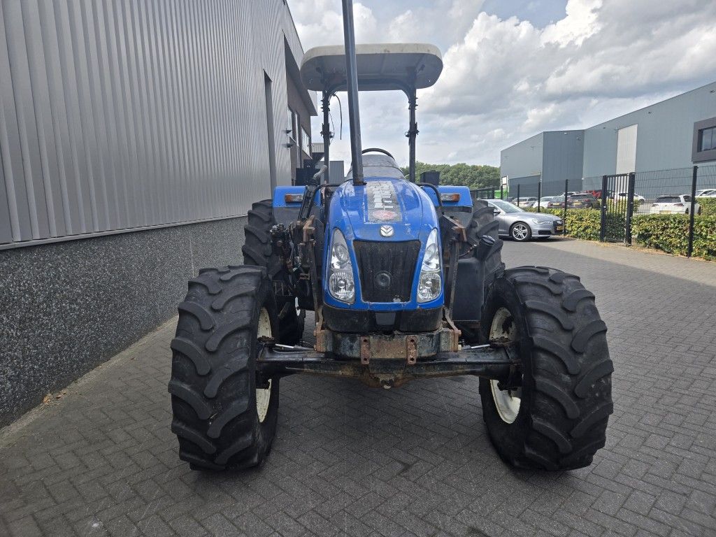 New Holland TL90A 4WD with Loader