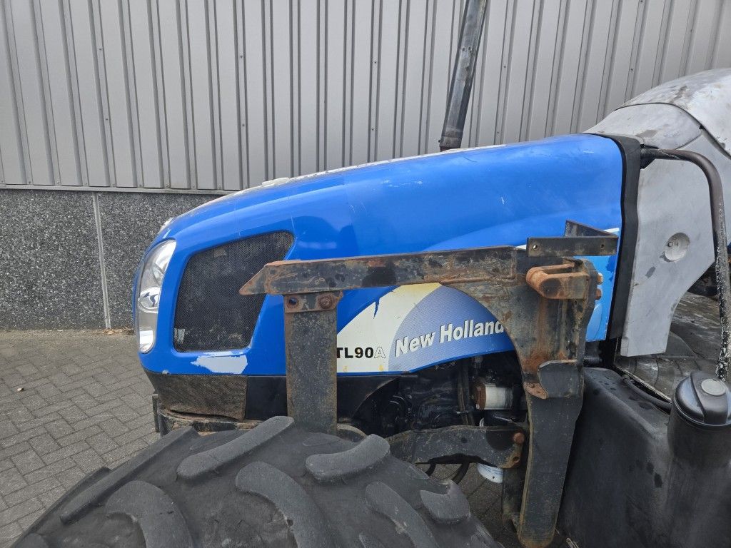 New Holland TL90A 4WD with Loader