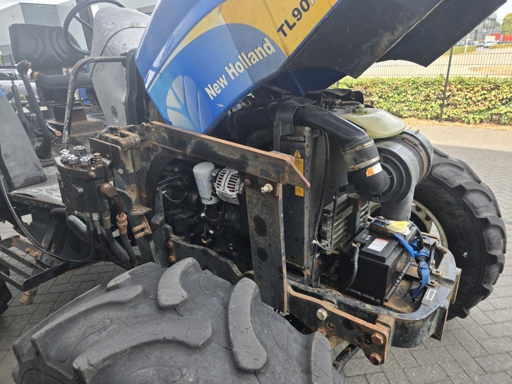 New Holland TL90A 4WD with Loader