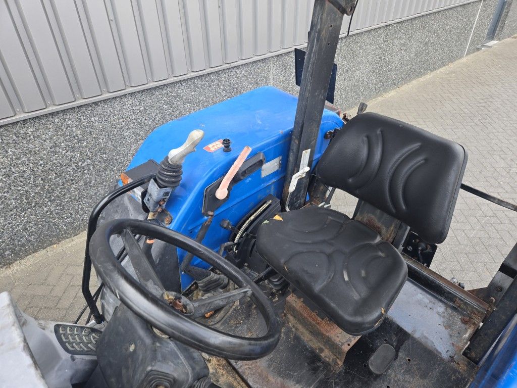 New Holland TL90A 4WD with Loader