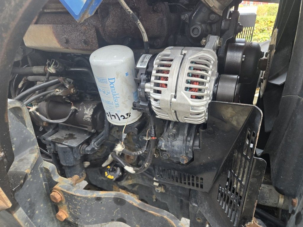 New Holland TL90A 4WD with Loader