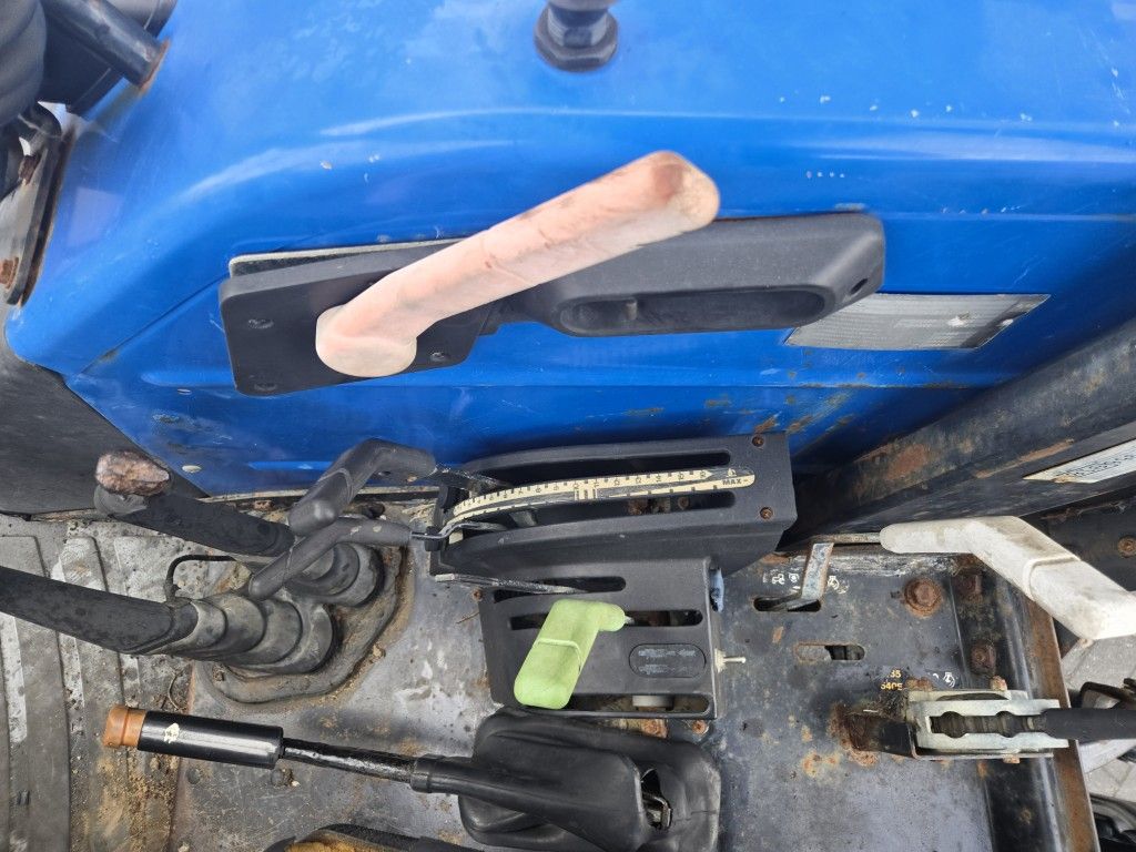 New Holland TL90A 4WD with Loader