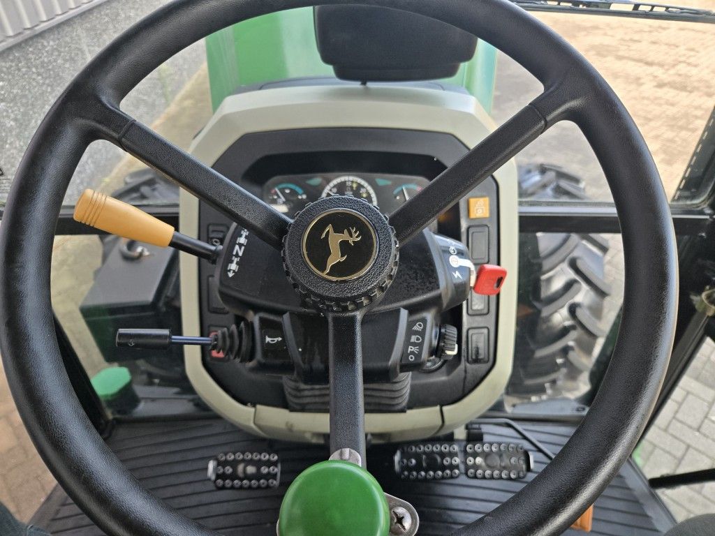 2015 John Deere 5100M with Frontlinkage and PTO airconditioning