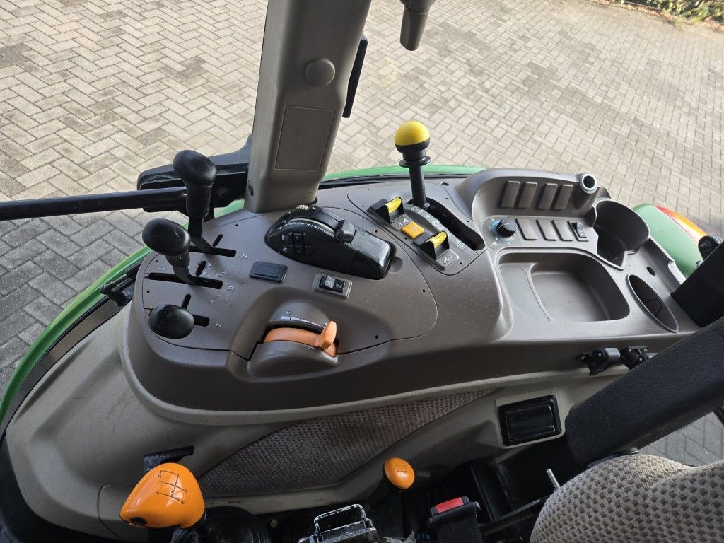 2015 John Deere 5100M with Frontlinkage and PTO airconditioning