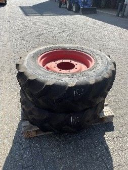 Set Goodyear 13.6 R24