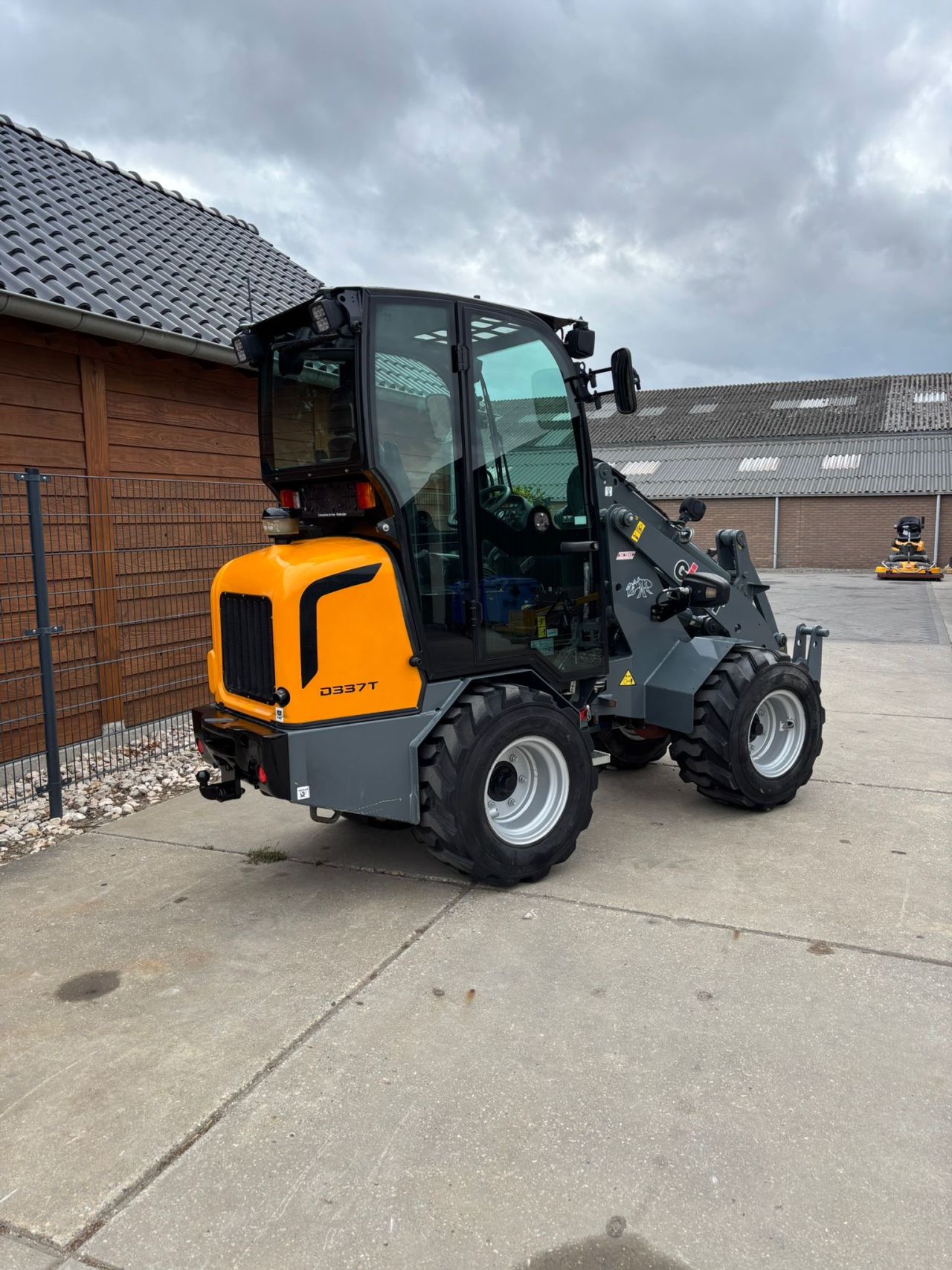 Giant 337 mini shovel 590uur!!