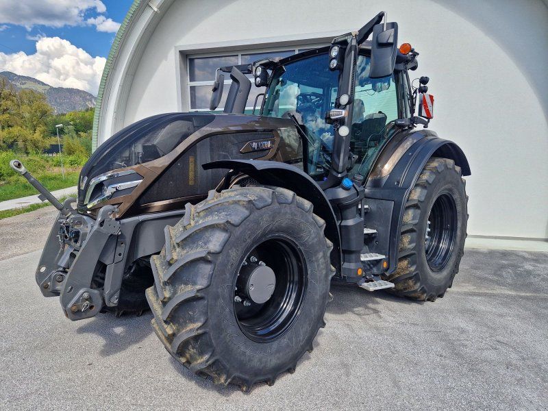 Valtra Q305