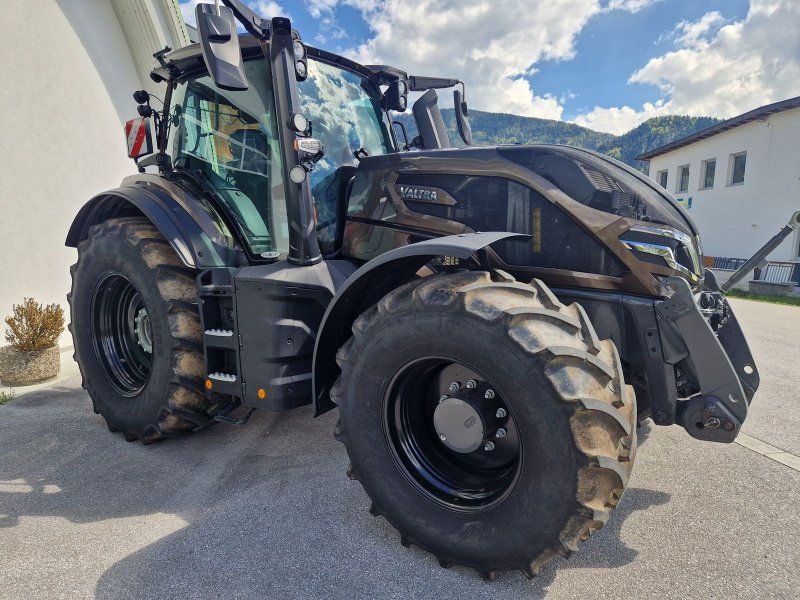 Valtra Q305