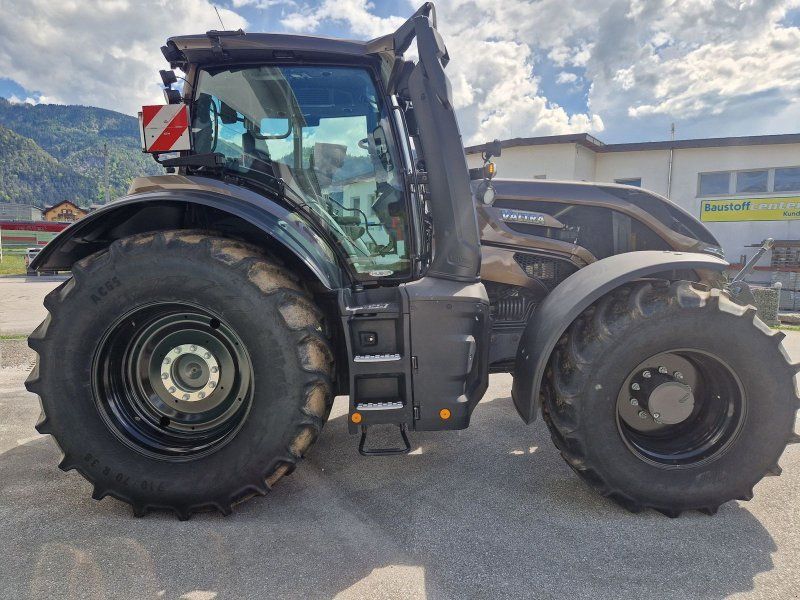 Valtra Q305