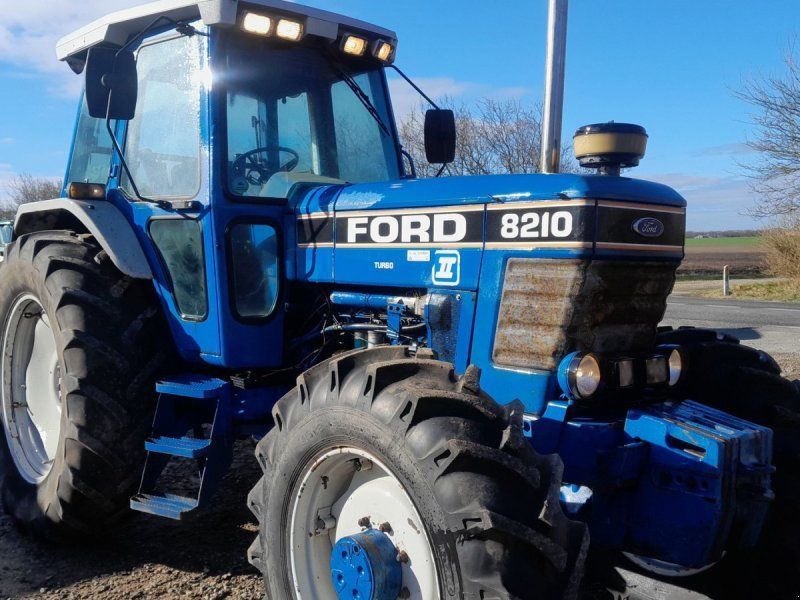 Ford 8210 FII Turbo, 4wd Kun kørt meget lidt efter hoved rep. af  mot