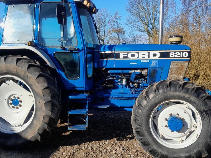 Ford 8210 FII Turbo, 4wd Kun kørt meget lidt efter hoved rep. af  mot