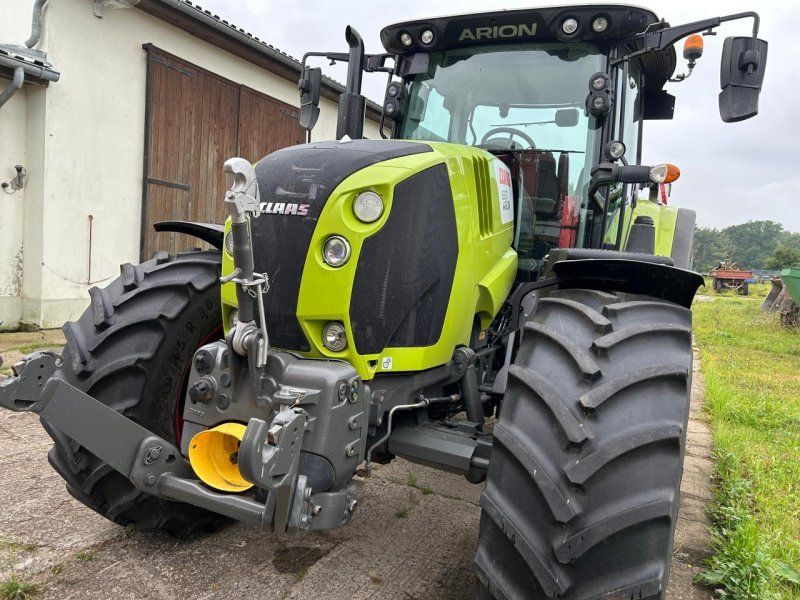 Claas Arion 660 mit Frontzapfwelle
