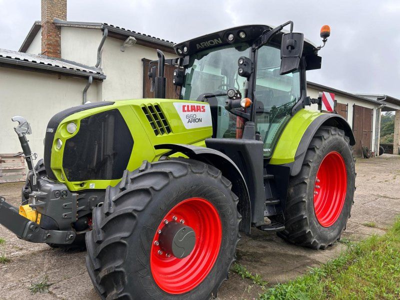 Claas Arion 660 mit Frontzapfwelle
