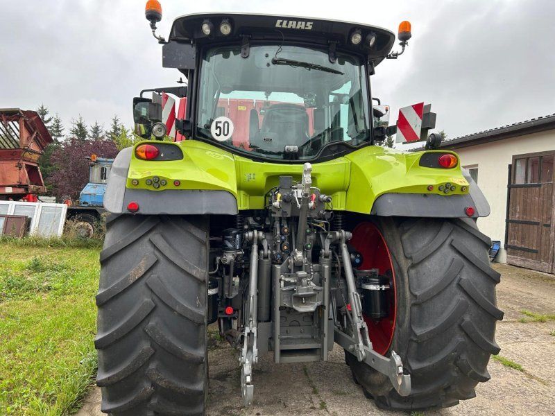 Claas Arion 660 mit Frontzapfwelle